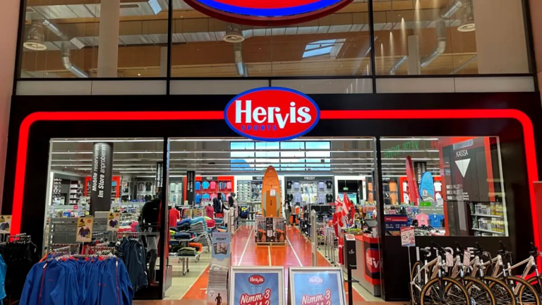 Adio, Hervis. 49 de magazine din România au fost vândute