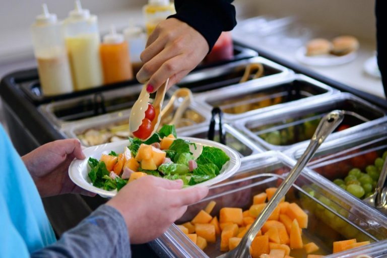 „Generozitatea” Guvernului nu are limite: fiecare elev va primi 1,50 de lei în plus pentru programul „Masa Caldă”