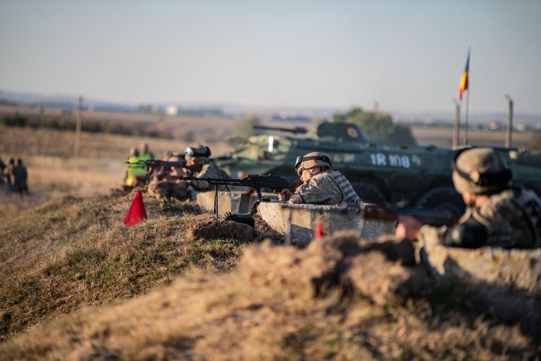 Trageri cu muniție reală și de manevră în poligonul Poplaca