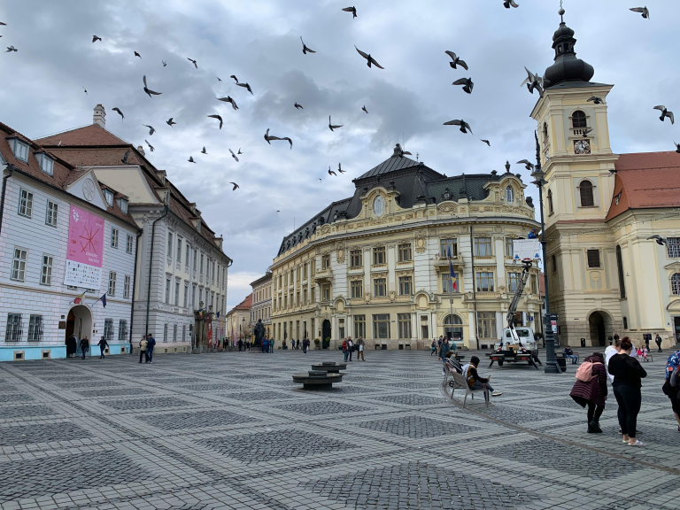 Acoperișuri durabile și elegante: Iată de ce sibienii aleg țigla ceramică pentru casele lor