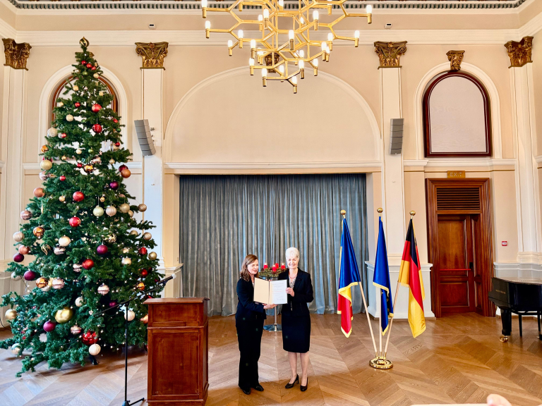Un nou Cavaler al Meritului la Sibiu: Christine Manta-Klemens, decorată cu cea mai înaltă distincție a Republicii Federale Germania