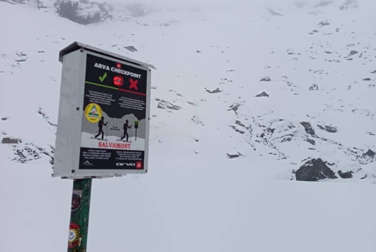 La Bâlea Lac a fost montat un dispozitiv ce verifică detectoarele de avalanșă purtate de practicanții sporturilor de iarnă