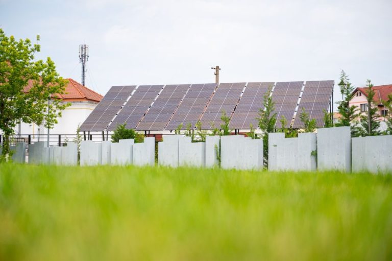 Încă 10 obiective publice vor trece pe energie solară