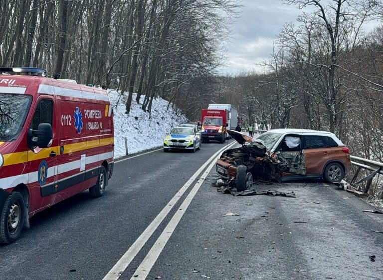 FOTO/ULTIMA ORĂ: 5 persoane la spital după un accident pe Hula Bradului