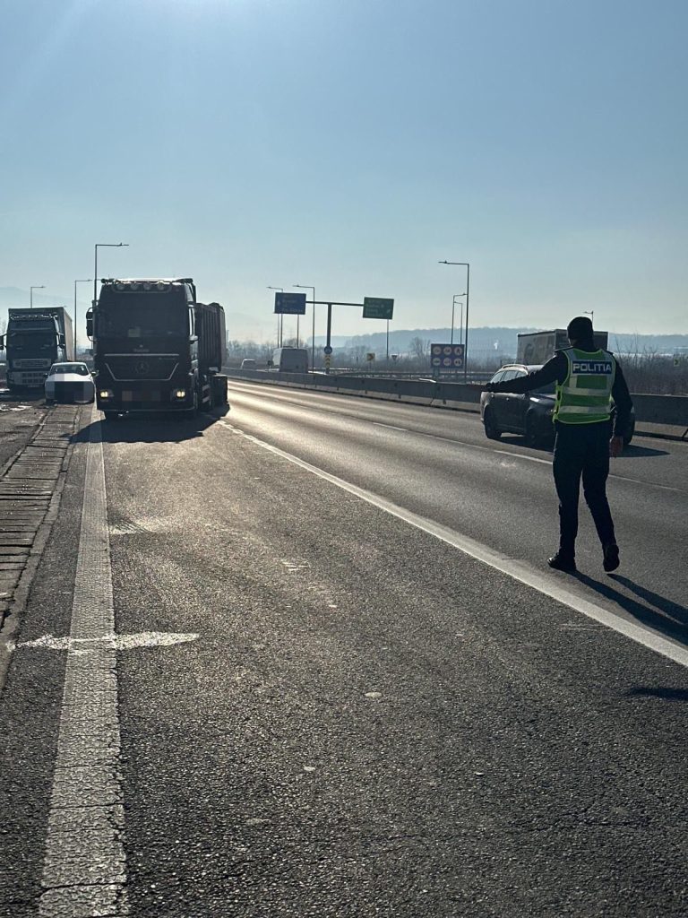 FOTO: Este plin de polițiști pe DN1 în județul Sibiu. Ce se întâmplă