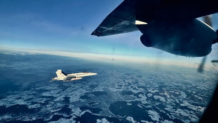 FOTO/AUDIO: Fake-news grosolan la adresa președintelui. Nicușor Dan a publicat înregistrarea dintre turnul de control și pilotul de pe Spartan