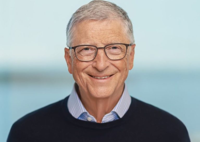 Bill Gates face concedieri masive, iar oamenii vor fi înlocuiți, gradual, de AI