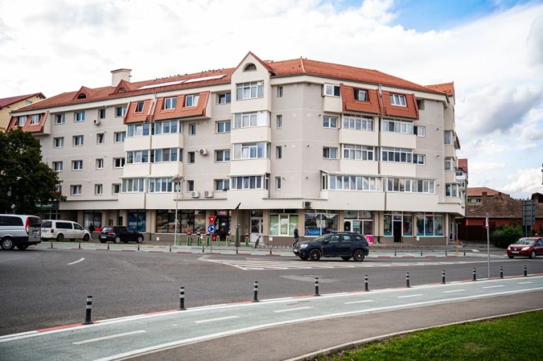 Lucrări de eficientizare energetică la 24 de blocuri din Sibiu. 8 dintre ele sunt finalizate, la alte 16 continuă lucrările