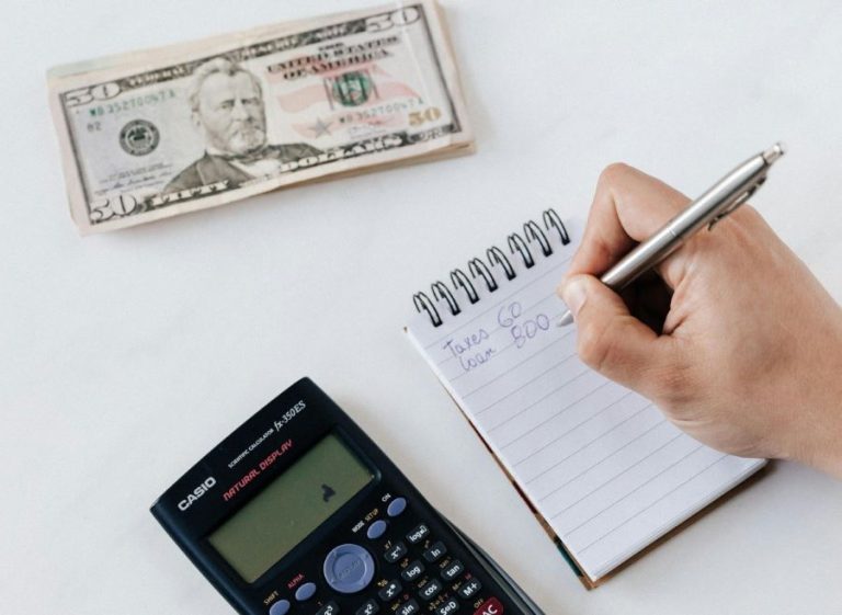 Harta salariilor și a concedierilor din România. Unde se câștigă cel mai bine și unde se pierd locuri de muncă. Sibiul, în top 5 concedieri