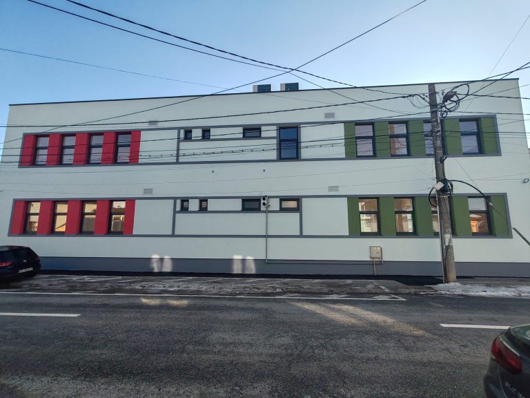 FOTO: Corp nou de clădire la Școala 8 de pe strada Lupeni