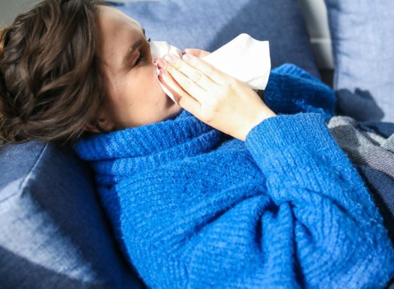 Creștere alarmantă a cazurilor de gripă la Sibiu: 236 de îmbolnăviri într-o singură săptămână, potrivit DSP