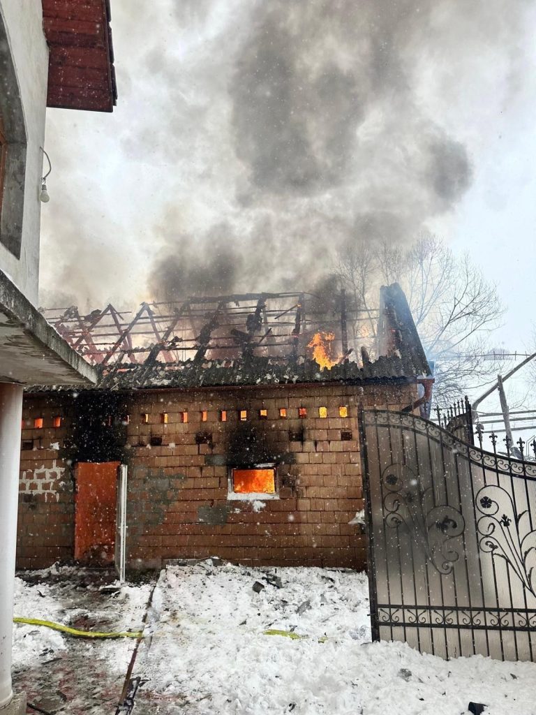 FOTO: O defecțiune la o centrală termică a dus la izbucnirea unui incendiu în Jina