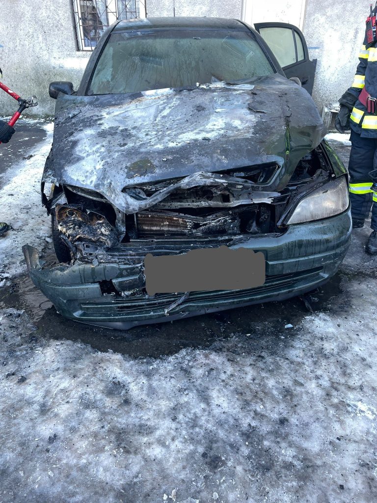 ULTIMA ORĂ/FOTO: Un autoturism s-a făcut scrum pe Șoseaua Alba Iulia din Sibiu