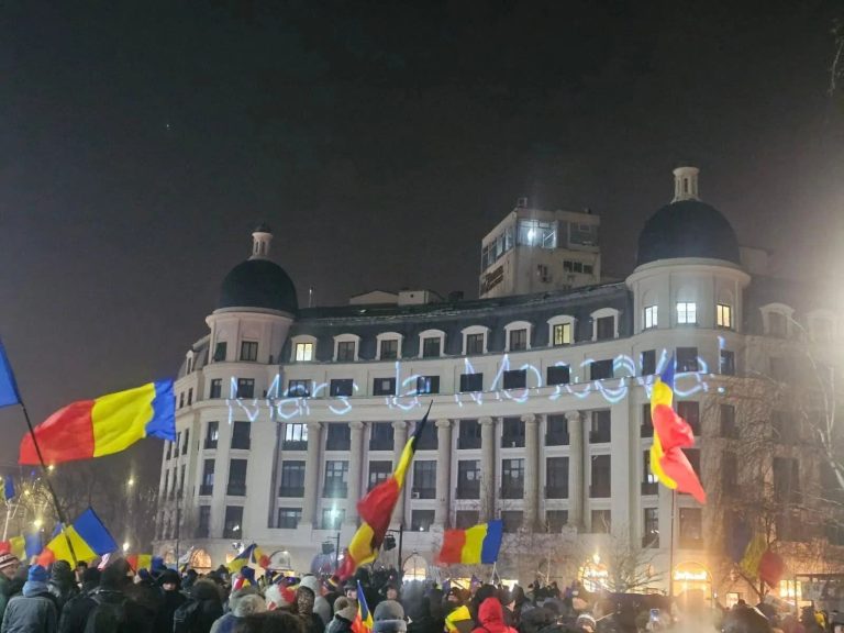 FOTO/VIDEO: „Marș la Moscova”, mesajul afișat la mitingul AUR din capitală