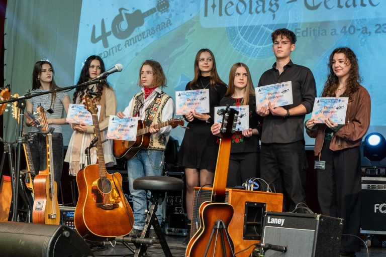 FOTO: Mediașul a dat „ora exactă” în folkul românesc. „Mediaș-Cetate Seculară” a ajuns la episodul 40