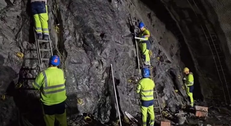 Șantierul gigant care schimbă România: Autostrada Sibiu-Pitești atrage armate de muncitori