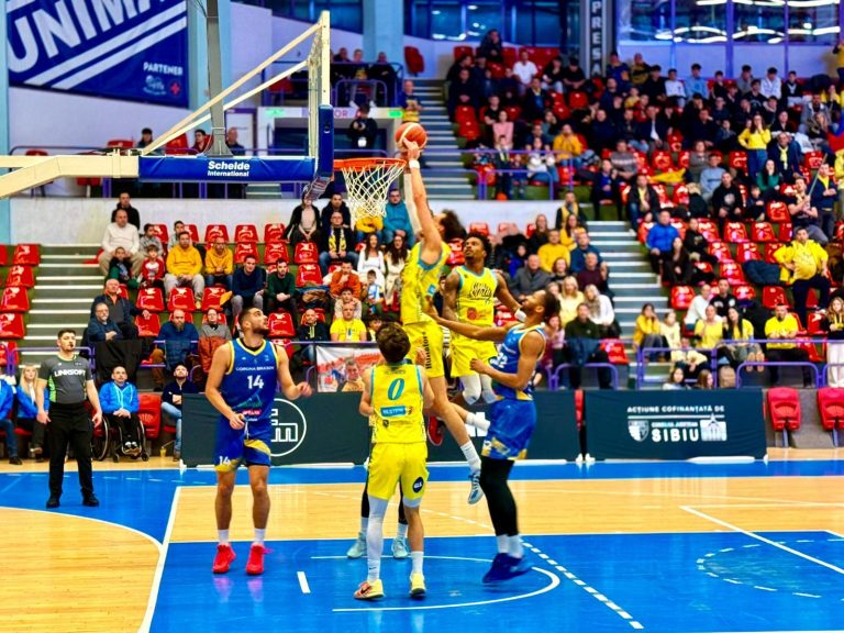 Dramatism, puțin sânge și prelungiri de coșmar. CSU Sibiu cedează în fața Brașovului la primul spectacol din 2026