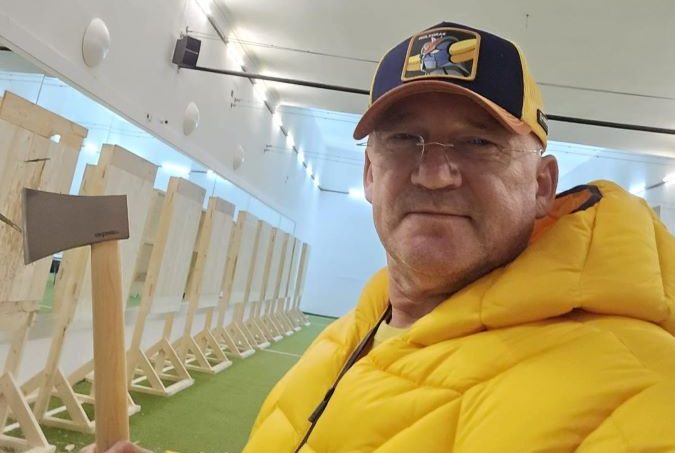 „Vikingul din Cisnădie.” Sau atunci când toporul nu mai provoacă stres, ci calmează