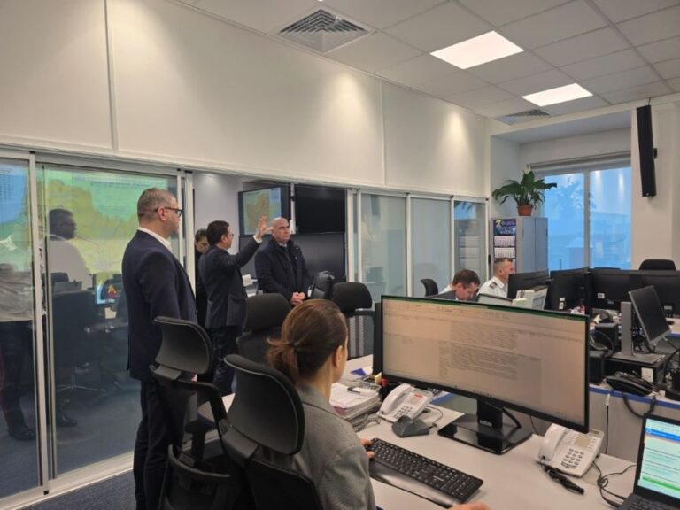 Bolojan verifică situația din țară, la Ministerul Afacerilor Interne, în contextul ninsorilor și viscolului puternic