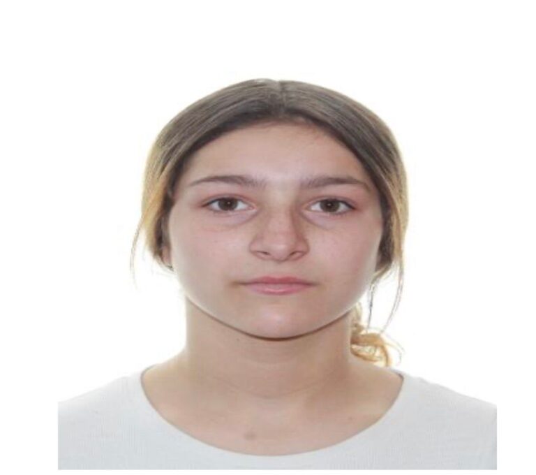 FOTO/ULTIMA ORĂ: Maria Claudia a dispărut în weekend de acasă. Poliția o caută peste tot/UPDATE: Tânăra s-a întors acasă