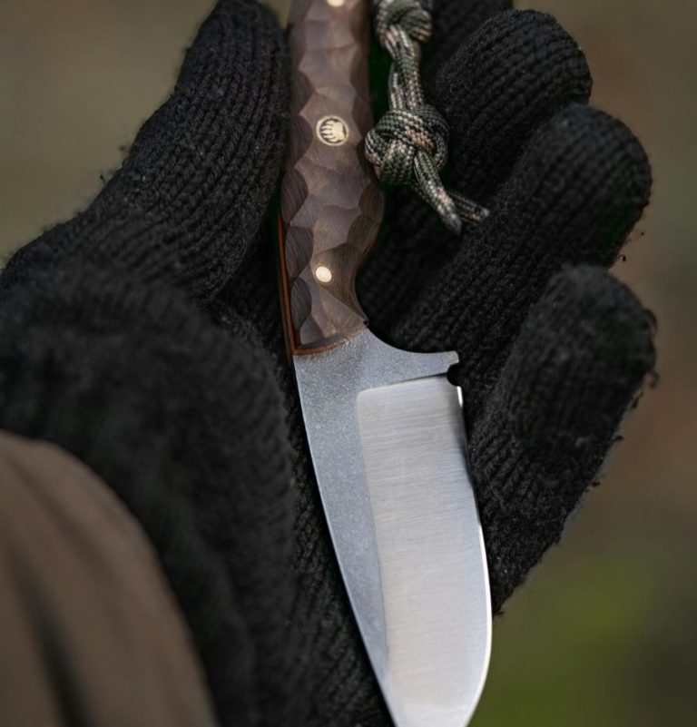 Polițist înjunghiat la Baia Mare de un adolescent de 16 ani. Atacul minorilor atinge un nou prag alarmant