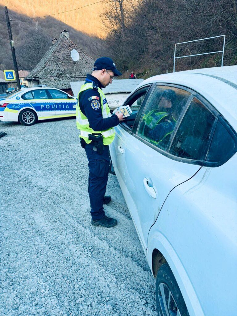 FOTO: Valea Oltului, sub asediul poliției: 146 de sancțiuni și controale în lanț pe unul dintre cele mai circulate drumuri