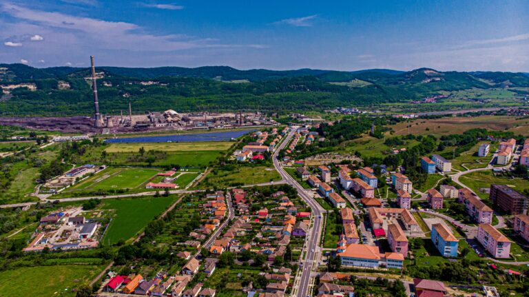 Copșa Mică revine pe harta industriei: primarul se întâlnește cu Ilie Bolojan la Guvern