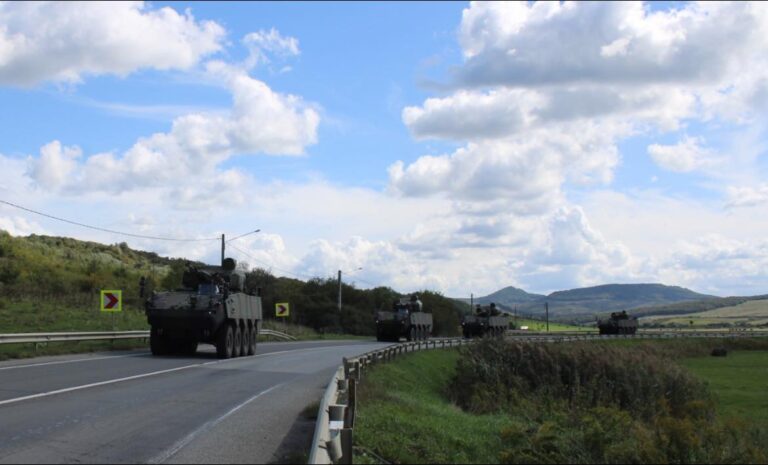 Atenție pe șosele! Convoaie militare vor traversa țara în perioada următoare