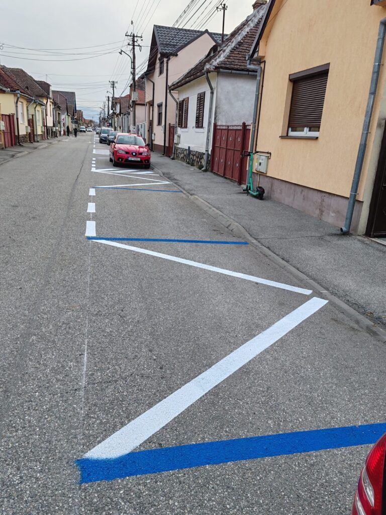 FOTO – Sibiu în plină transformare: marcajele de parcare se refac și mașinile riscă să fie mutate