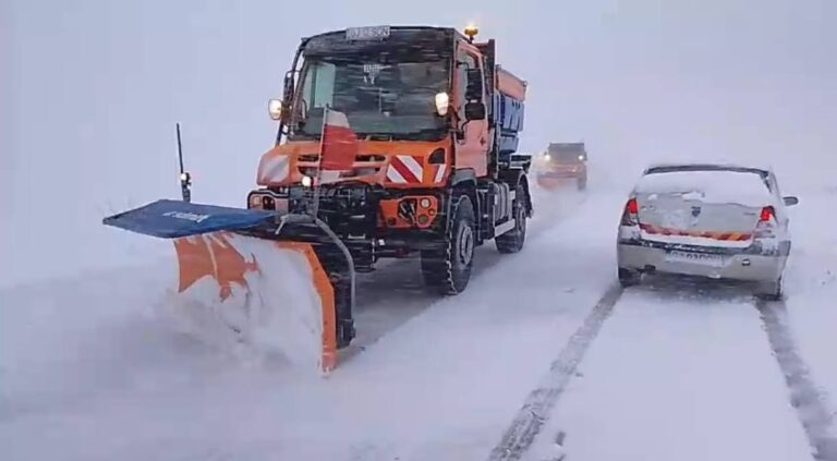România, lovită de un nou val de vreme extremă: ploi torențiale, ninsori și viscol până luni