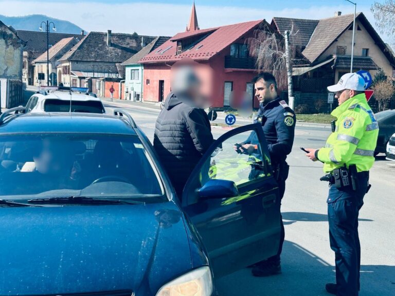 FOTO: Controale ale polițiștilor sibieni în școlile din Cisnădie. Ce au descoperit