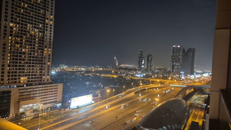 Aeroporturile din Abu Dhabi și Dubai se redeschid parțial după atacurile din Orientul Mijlociu