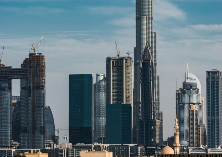 Băncile internaționale evacuează birourile din Dubai, după amenințările Iranului