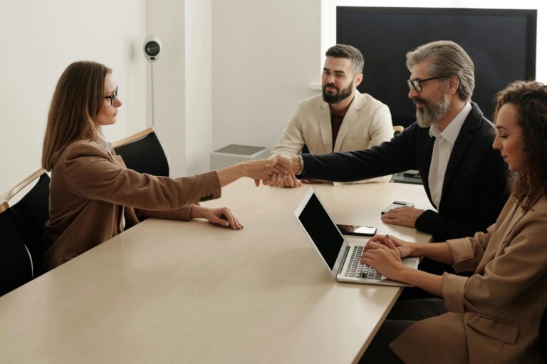 Firme înființate online în 48 de ore, fără capital social: noul model „EU Inc.” ar putea reduce birocrația pentru antreprenorii români