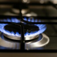 Guvernul prelungește plafonarea prețului gazelor