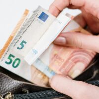 UE schimbă regulile de angajare: salariul va trebui afișat în anunțurile de recrutare. Ce obligații noi au angajatorii