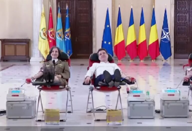 Nicușor Dan donează sânge, la Palatul Cotroceni