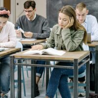 Dubla specializare revine în universitățile din România: studenții pot obține două diplome printr-un singur program de licență