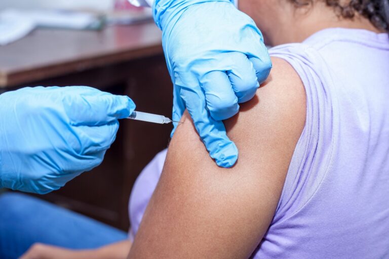 Vaccinarea anti-HPV în România crește, dar rămâne sub media UE. Rogobete anunță măsuri noi pentru prevenție și screening