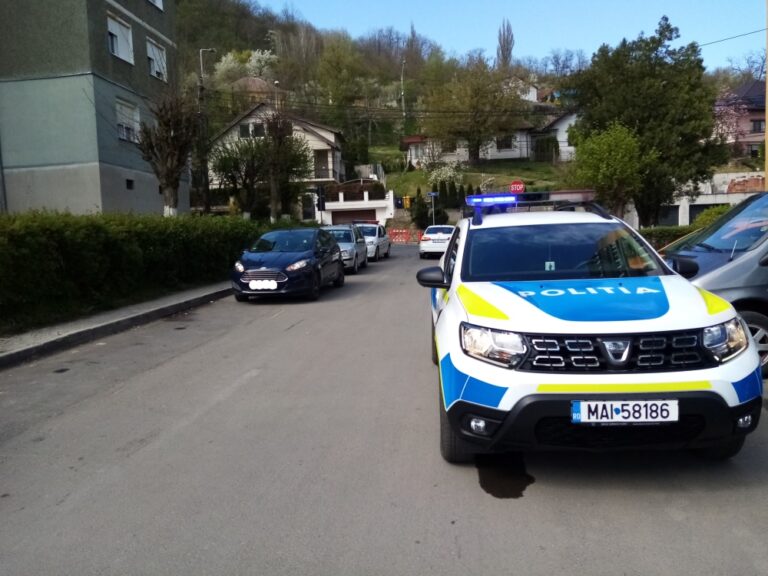 FOTO: Accident în Mediaș: două femei rănite după o coliziune pe strada Baznei