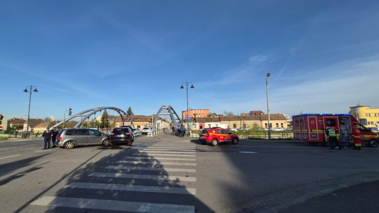 VIDEO/FOTO/ULTIMA ORĂ: Femeie însărcinată, rănită într-un accident în zona Pieței Cibin