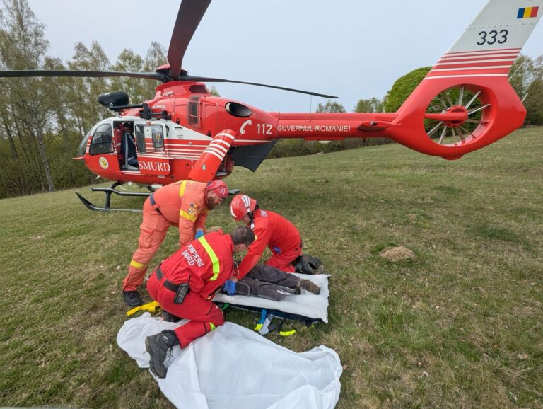 FOTO/ULTIMA ORĂ: Accident groaznic la tăiat de lemne: intervenție cu elicopterul SMURD