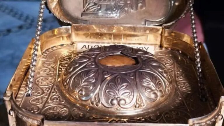 Premieră istorică în România: Capul Sfântului Gheorghe, adus de pe Muntele Athos