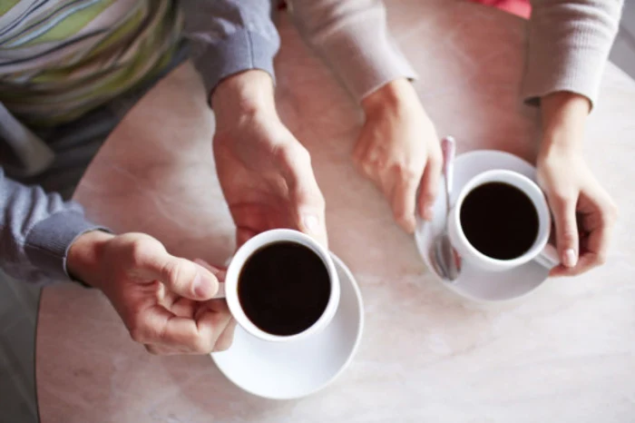 Cafeaua nu va mai fi la fel: UE interzice pliculețele de zahăr și lapte