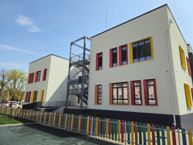 FOTO – Nou centru educațional ultramodern la Sibiu: 90 de locuri pentru copii într-o clădire de ultimă generație