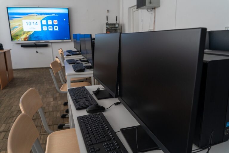Până la un milion de euro pentru proiecte educaționale. Ce școli din Sibiu pot aplica la programul „Școli pentru viitor”