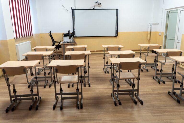 FOTO: De la bănci vechi la echipamente smart: schimbare radicală la Liceul Automecanica Mediaș