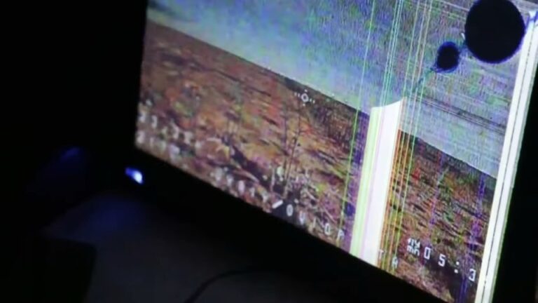 VIDEO/ULTIMA ORĂ: Noapte critică în estul țării: apeluri la 112 după căderea unor fragmente de dronă în Galați. Mai mulți locuitori au fost evacuați