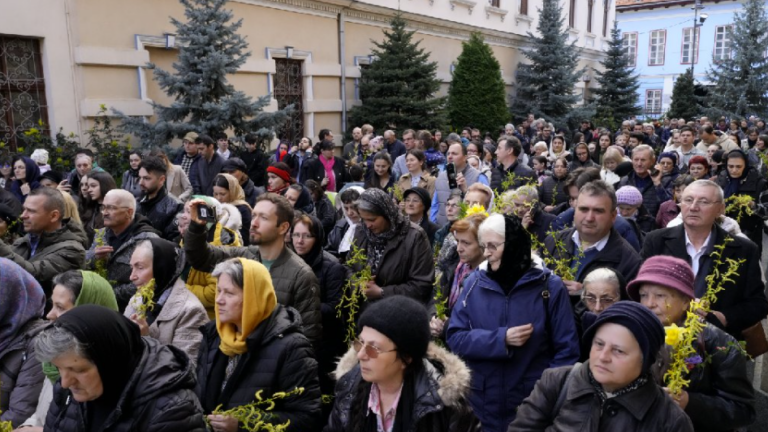 FOTO – Ramuri de salcie și lacrimi de bucurie: Floriile trăite cu inimă curată la Sibiu
