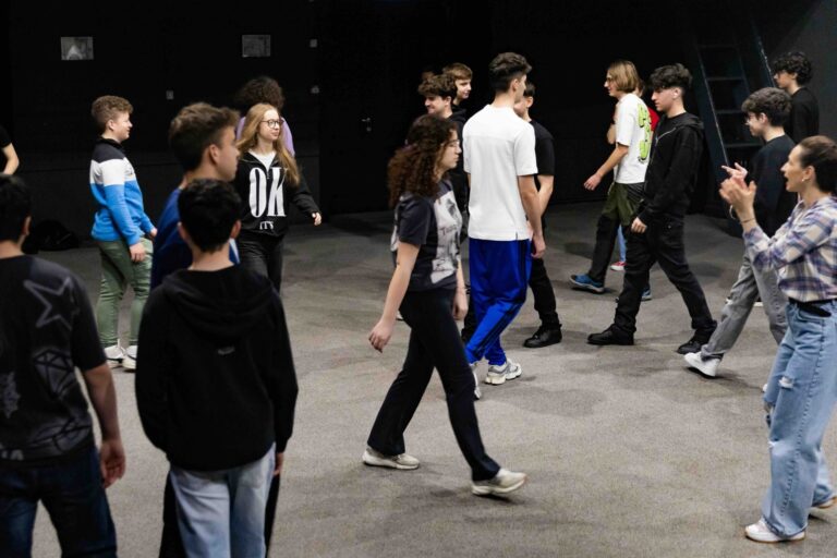 Vorbește cu încredere la Bacalaureat: atelierele Gong care îți antrenează vocea și curajul